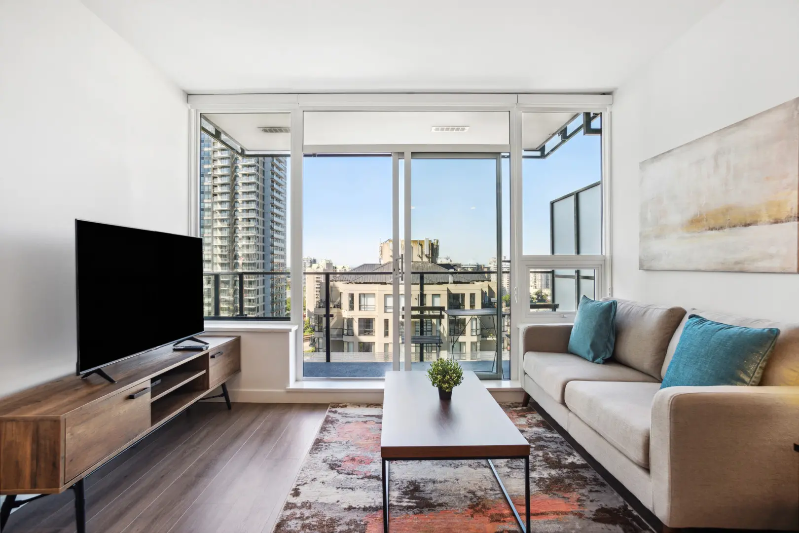 Furnished apartment in Vancouver with a bright living room and city views